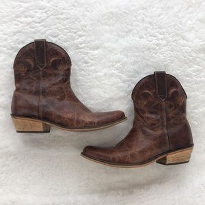 Dingo Cowboy Pointed Toe Ankle Boots